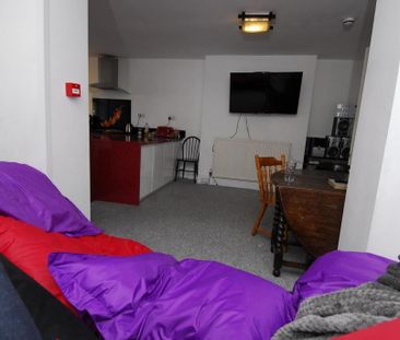 6 bedroom house to rent - Photo 2
