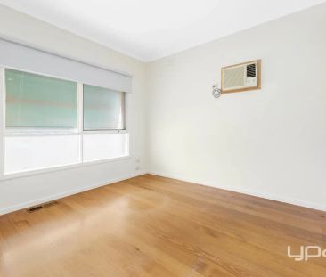 “Charming Family Home for Rent in Sunshine West” - Photo 5