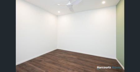 Luxury living Brand NEW ** Ducted Air, Gas cooking, butler pantry nook floor to ceiling tiled bathroom - - Photo 5