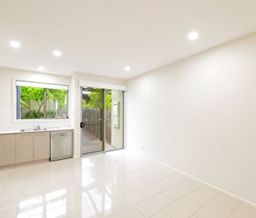 2 Bedroom Townhouse In Great Location - Photo 2