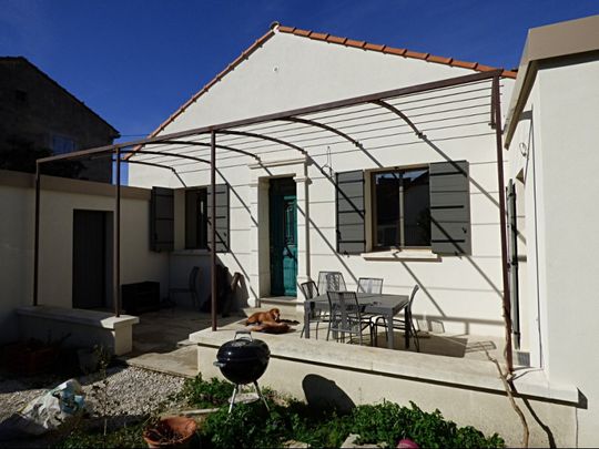 AVIGNON EXTRA MUROS: Maison avec jardin au calme d'une impasse à 10 minutes à pied de la Porte Saint Michel - Photo 1