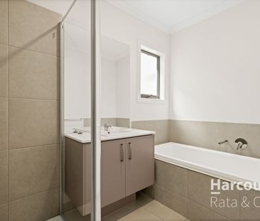 Comfort, Space & Convenience in the Heart of Wallan - Photo 2