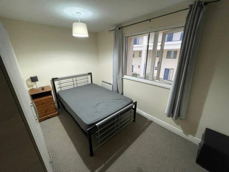 3 bedroom flat to rent - Photo 3