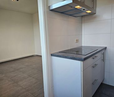 Vernieuwd en licht dakappartement in het centrum - Foto 3