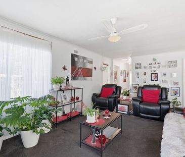 Four Bedroom Family Home - Photo 2