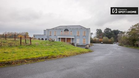 Quiet room for rent in 2-bedroom apartment in Donabate - Photo 3