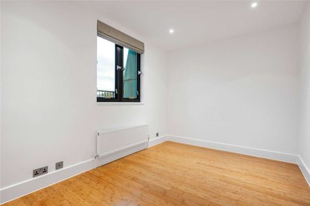 Recently renovated one bedroom apartment with views across the City. - Photo 5