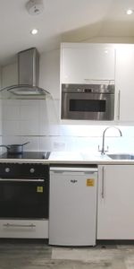 1 bedroom in a flat share to rent - Photo 3