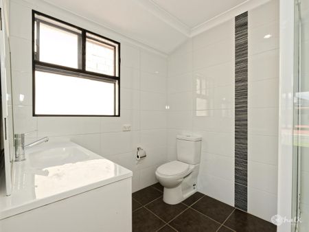 SPACIOUS FAMILY HOME!!! - Photo 2