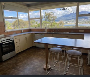 Family Home in Highly Sought-After Rosny - Photo 2