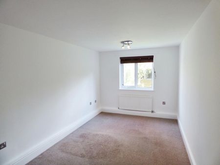 Carew Close, Stratford-upon-Avon - Photo 2