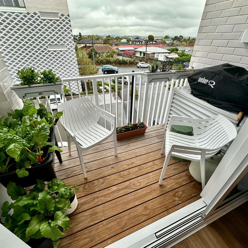 1 Bedroom Apartment, Onehunga - Photo 1