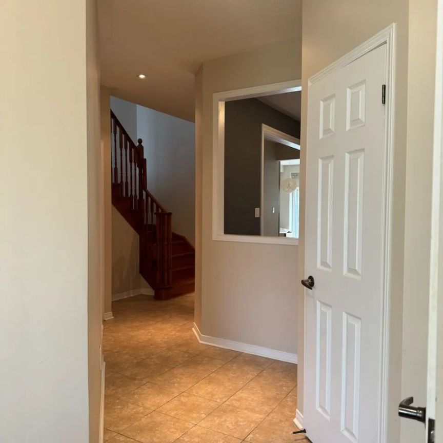 Detached Home For Lease | W9237250 - Photo 1