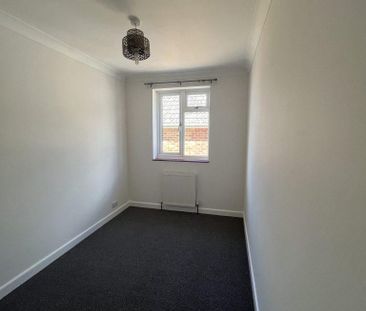 3 bedroom detached bungalow to rent - Photo 3