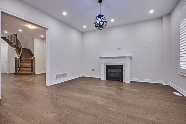 For Lease - 292 Windfield Farm Drive, Oshawa, Ontario - Photo 1