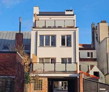 Vernieuwd en licht dakappartement in het centrum - Foto 4