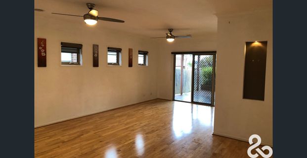 IDYLLIC FAMILY HOME WITH LOCATION TO MATCH - Photo 1