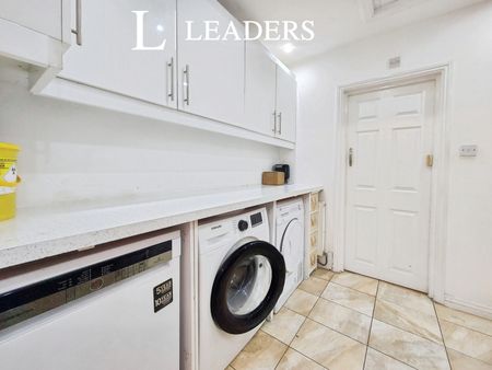 1 bedroom property to rent Princess Margaret Road, East Tilbury, RM18 - Photo 3