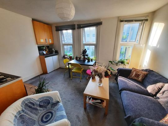 2 bedroom flat to rent - Photo 1