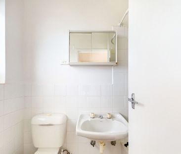ONE BEDROOM APARTMENT IN CENTRAL LOCATION - Photo 5