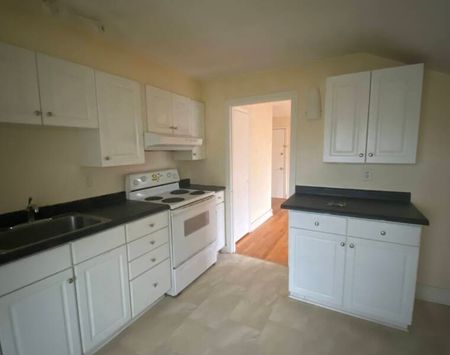 Spacious 2 Bedroom Apt in nice 7 Unit Building in Dartmouth! - Photo 5