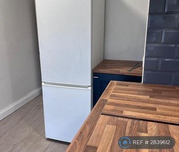 2 bedroom maisonette to rent - Photo 6