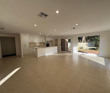 Executive Family Living - Fully Renovated & Move-In Ready - Photo 3