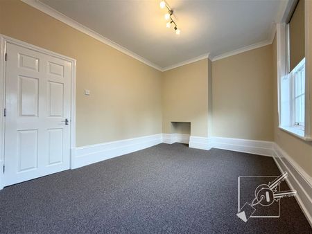 Town Pier, Gravesend - Photo 2