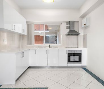 BEAUTIFUL 2 BEDROOM 1 BATHROOM UNIT WITH CAR SPACE - Photo 6