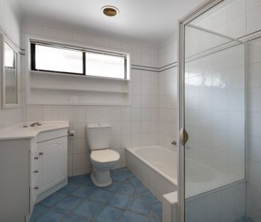 9 Locliff Avenue, Strathdale - Photo 3