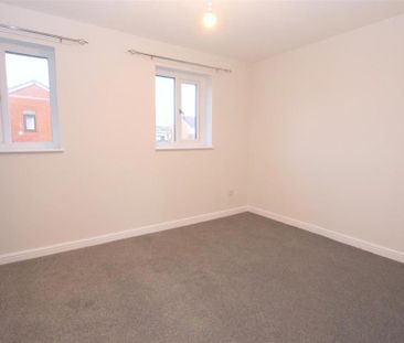 2 bedroom mews to rent - Photo 4