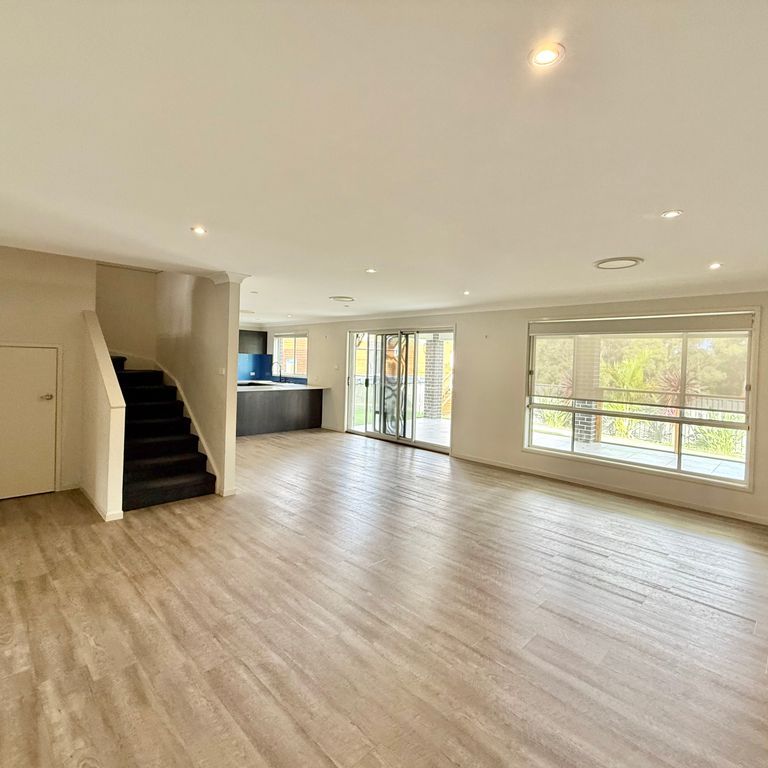 21 Grasmere Way, Warners Bay - Photo 1