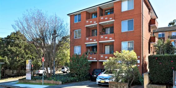 Two Bedroom Apartment in Convenient Location - Photo 3