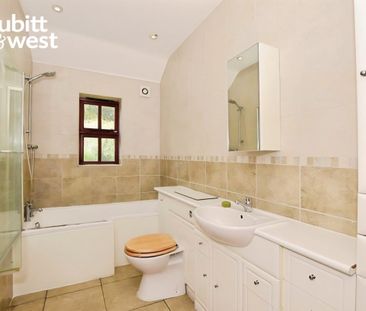 2 bedroom detached bungalow to rent - Photo 2