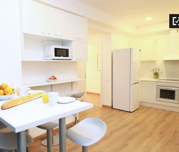 barcelona, Catalonia 08013 - Photo 6