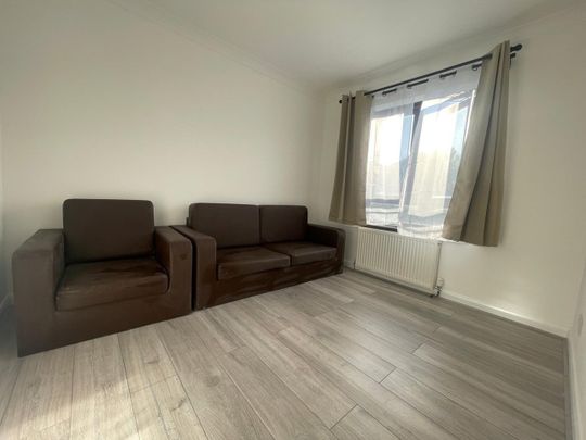 4 Bed Terraced House, Harrier Way, E6 - Photo 1