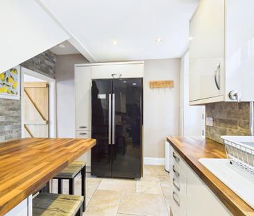 2 bedroom terraced house to rent - Photo 3