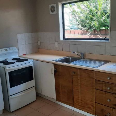 Four weeks rent free - Three Bedroom Home - Photo 4