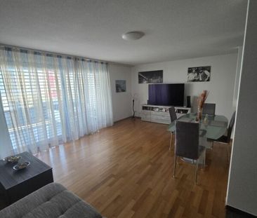 Helle und gemütliche 2.5-Zimmerwohnung im 1. Obergeschoss - Photo 1