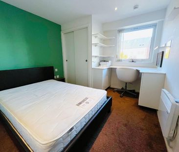 2 bedroom Flat To Let Total Size: 732 SQ FT - Photo 5