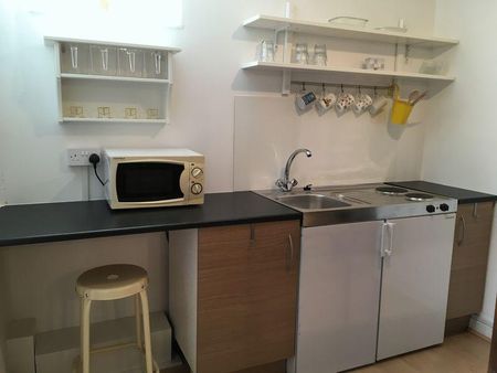Studio to rent - Photo 2