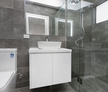 BRAND NEW LUXURY TOWNHOUSE READY TO MOVE INTO! - Photo 5