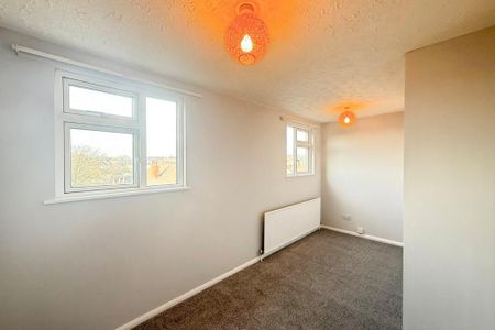 3 bedroom semi-detached house to rent - Photo 3