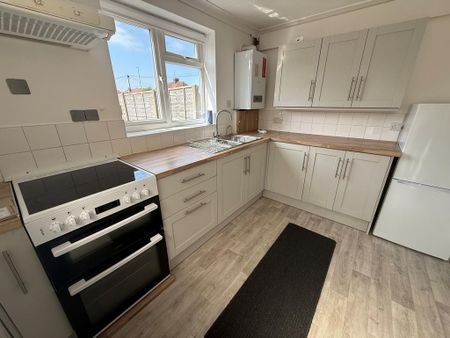 2 bedroom ground floor flat to rent - Photo 4