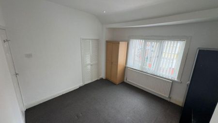2 bedroom end of terrace house to rent - Photo 3