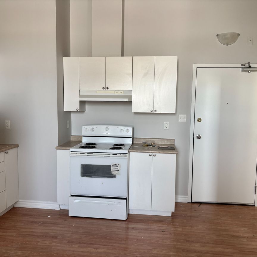 For Lease - 19 Dunlop Street Unit# 302, Barrie, Ontario - Photo 1