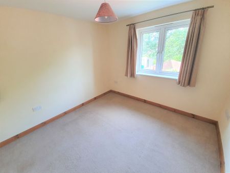 Two bed flat to rent in Chapel Park Gardens, Launceston, PL15 - Photo 3