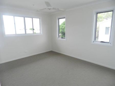 BEAUTIFUL 3 BEDROOM UNIT IN GREAT LOCATION - Photo 5