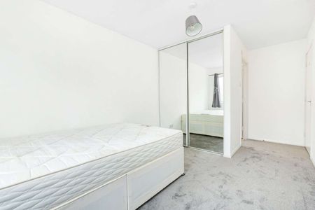 Bright two bedroom, two bathroom flat near Kew Gardens with off-street parking and access to communal gardens. - Photo 3