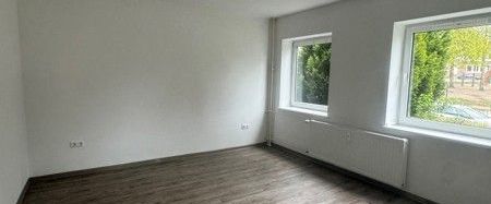 Frisch saniert 4-Zimmer-Wohnung mit Balkon - Photo 1